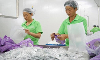 零食企業(yè)與時間賽跑贏取“新鮮度”，自建基地供應(yīng)堅果